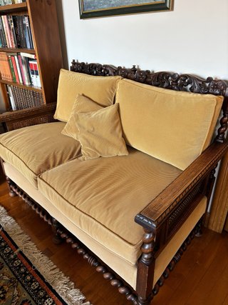 Butacas y tresillo de madera y mimbre