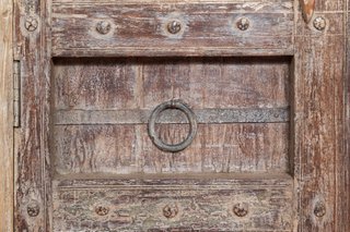 Credenza in legno massiccio riciclato con finitura