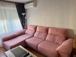 Sofá rosa ChaiseLonge convertible en cama.