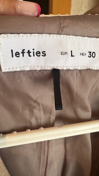 Conjunto pantalón y chaleco beige