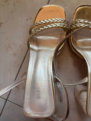 Sandalias Glamorous Doradas Tacón