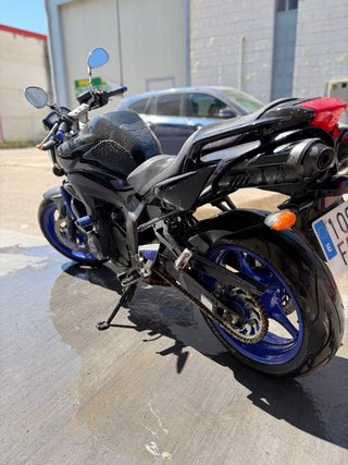 Yamaha FZ6 Naked Negra