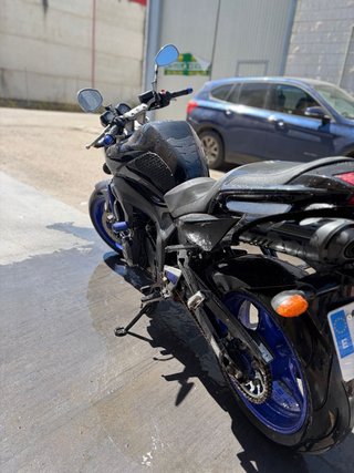 Yamaha FZ6 Naked Negra