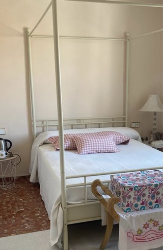 Se alquila habitación, exclusivamente a estudiante