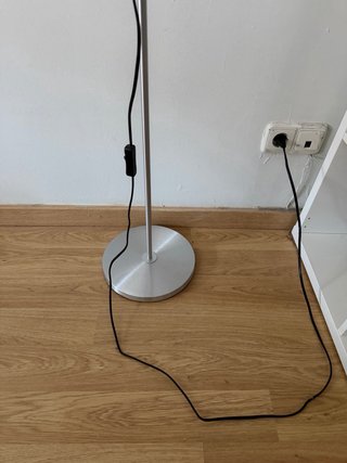 Lámpara pie metálica regulable estilo nórdico