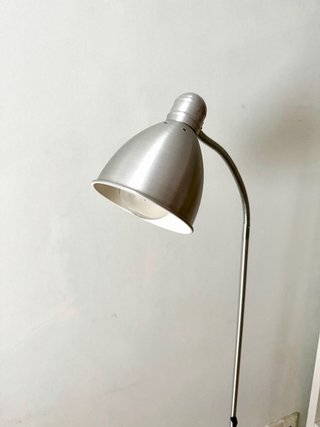 Lámpara pie metálica regulable estilo nórdico