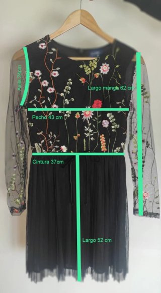 Vestido negro floral tul