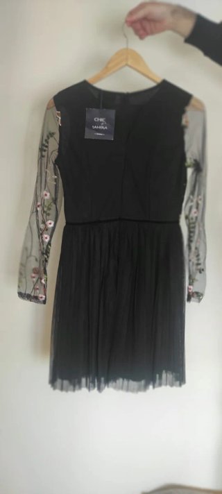 Vestido negro floral tul
