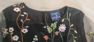 Vestido negro floral tul