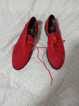 Zapatos rojos de ante talla 39