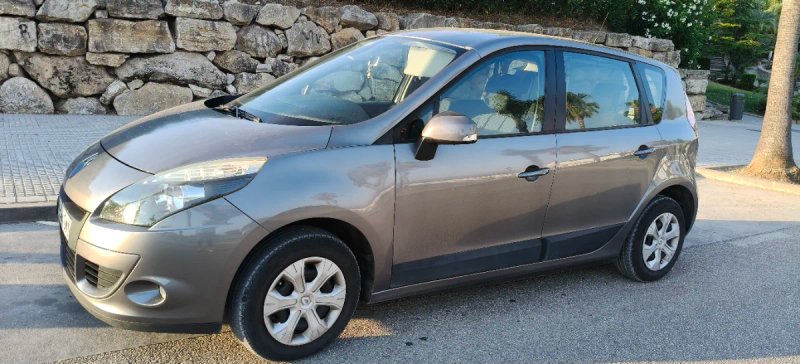 Renault Scénic 1.5 dCi Dynamique EDC 2011