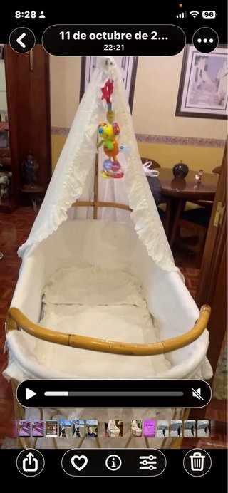 Cuna de bebé de mimbre