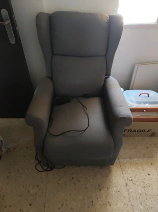 Sillón de tela gris