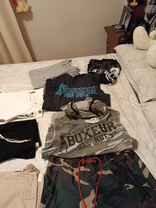 Lote Ropa Hombre: Pantalones, Bañador y Camisetas.