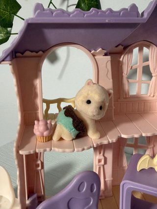 Casa Sylvanian Families y figura