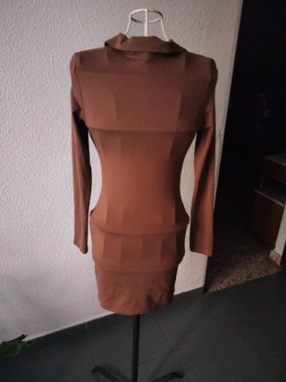 Vestido marrón fruncido