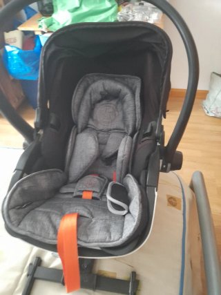 Silla coche bebé gris