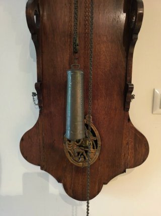 Reloj de pared antiguo de madera