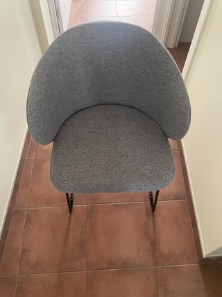 Silla lana gris y patas negras Hannun A estrenar