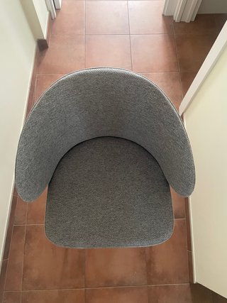 Silla lana gris y patas negras Hannun A estrenar