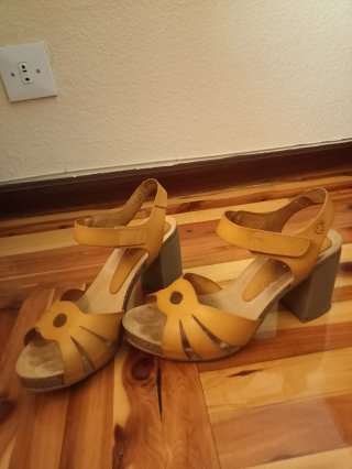 Sandalias Yokono Amarillas