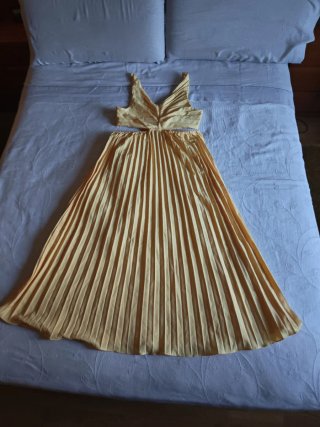 Vestido amarillo plisado nuevo talla L