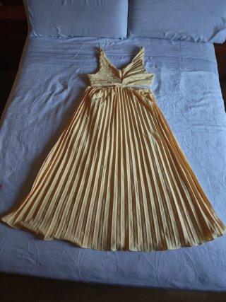 Vestido amarillo plisado nuevo talla L