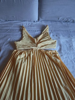 Vestido amarillo plisado nuevo talla L