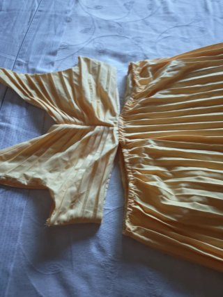 Vestido amarillo plisado nuevo talla L