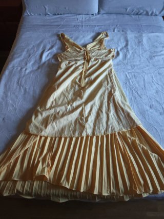Vestido amarillo plisado nuevo talla L