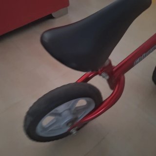 Bicicleta sin pedales Chicco Roja