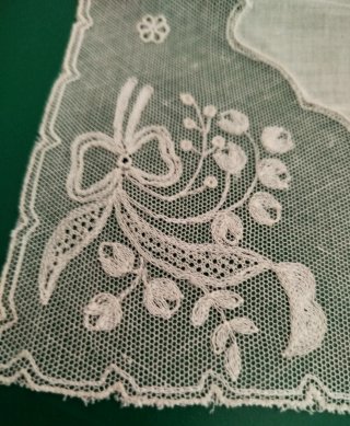Pañuelo antiguo de encaje para ceremonias