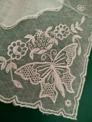 Pañuelo antiguo de encaje para ceremonias
