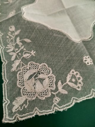 Pañuelo antiguo de encaje para ceremonias