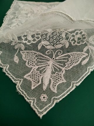 Pañuelo antiguo de encaje para ceremonias
