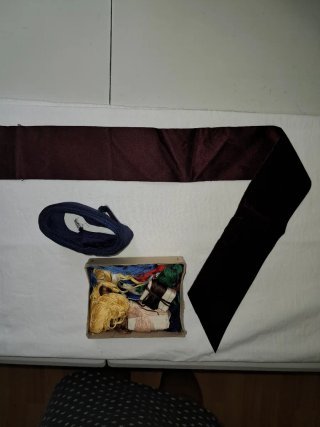 Terciopelo granate y azul. Regalo hilos bordar.