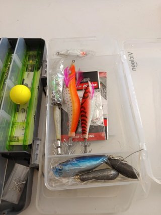 Lote señuelos pesca y accesorios