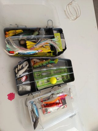 Lote señuelos pesca y accesorios