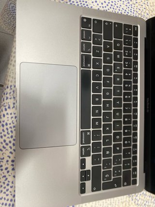 MacBook Air M1 13” (con cargador y caja original)