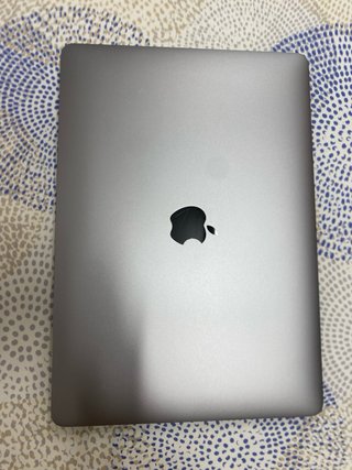 MacBook Air M1 13” (con cargador y caja original)
