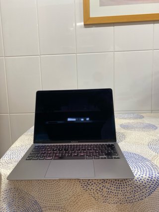 MacBook Air M1 13” (con cargador y caja original)