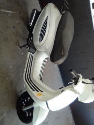 Daelim 125 Scooter Blanco