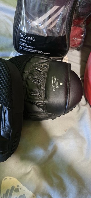 Saco boxeo y guantes semi nuevo, negociable