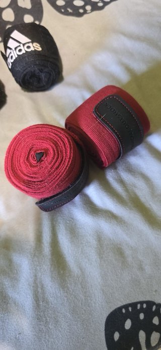 Saco boxeo y guantes semi nuevo, negociable