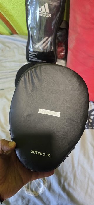 Saco boxeo y guantes semi nuevo, negociable