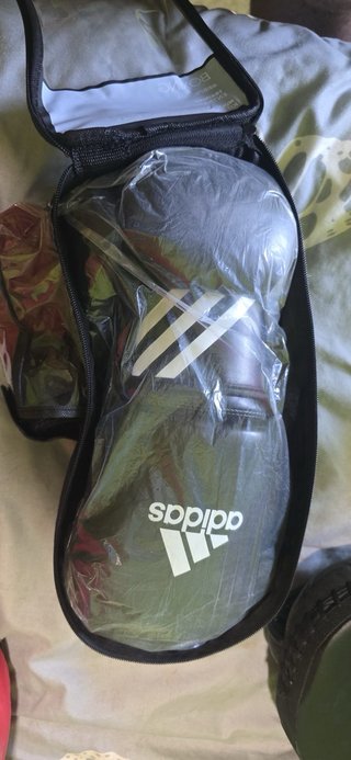 Saco boxeo y guantes semi nuevo, negociable