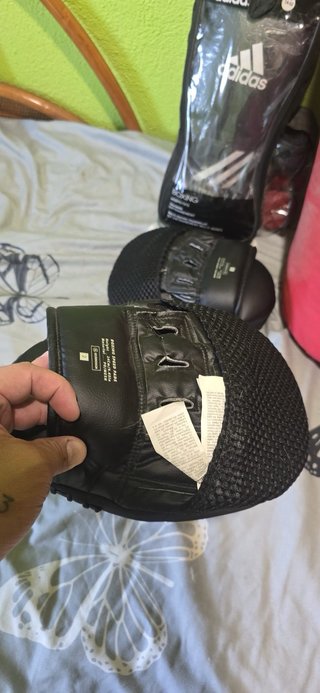 Saco boxeo y guantes semi nuevo, negociable