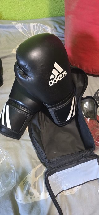 Saco boxeo y guantes semi nuevo, negociable