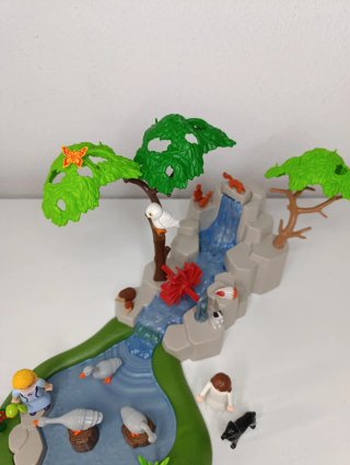 Playmobil Cascada con Niñas y Animales