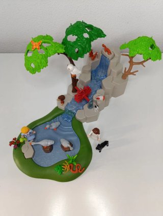 Playmobil Cascada con Niñas y Animales